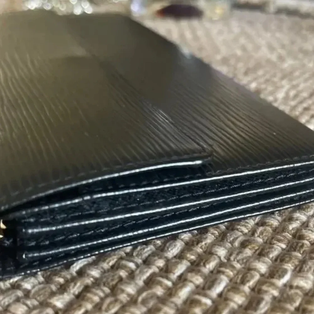 LOUIS VUITTON Vintage Black Nior Epi Leather Wallet